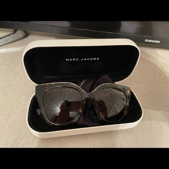 Marc Jacobs Sunglasses - Picture 6 of 7